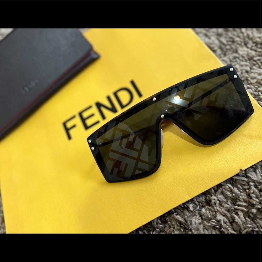 FENDI SUNGLASSES